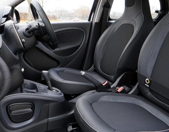 Importance of Clutter-Free Car by PayLess Glass